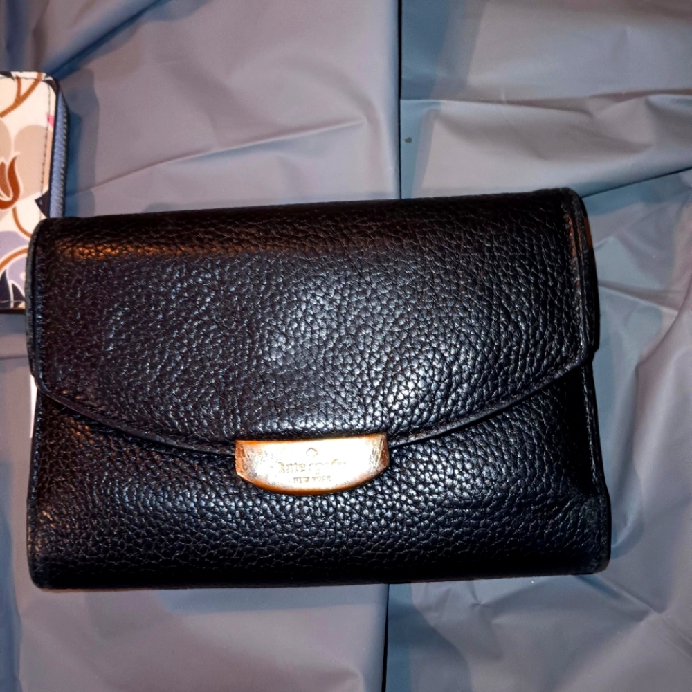 Kate Spade pebbled leather wallet